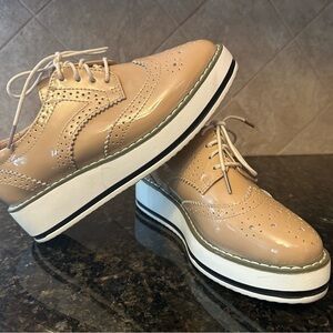 Dadawen Dark Tan Women’s Platform Lace-up wingtip Square Toe Oxford.